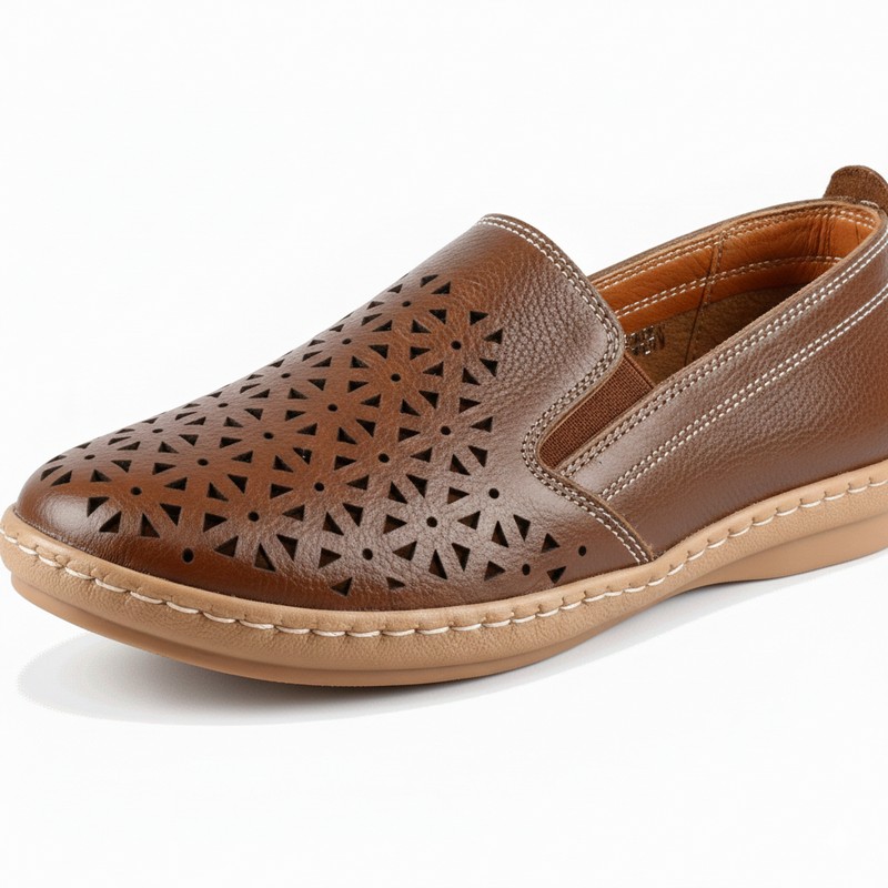  شوز حريمي جلد طبيعي لون بني بفرش جلد طبيعي ونعل طبي طري مزود بخياطة لمتانة أكبر